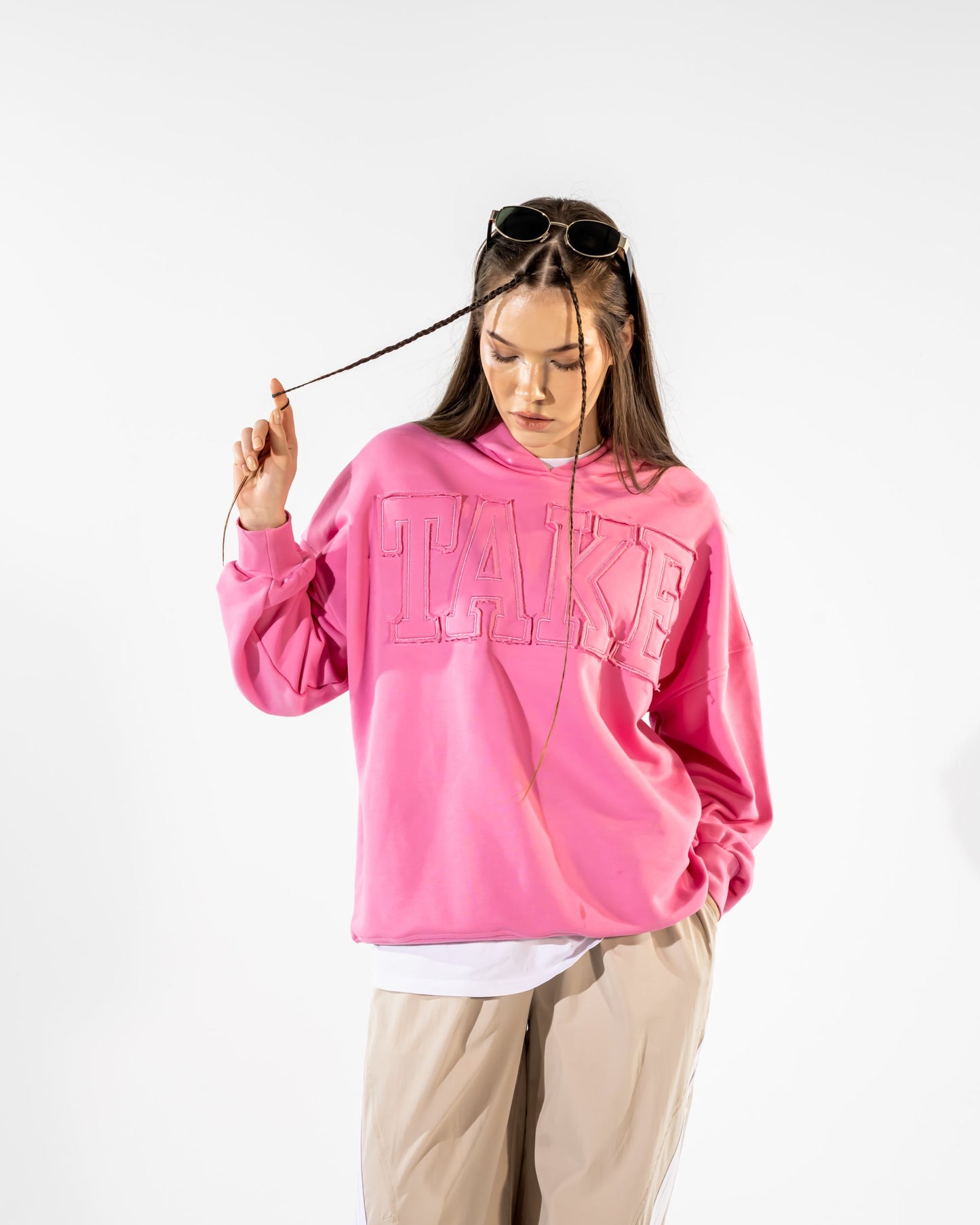 PROMINENT EMBROIDERY HOODIE -FOSHIA