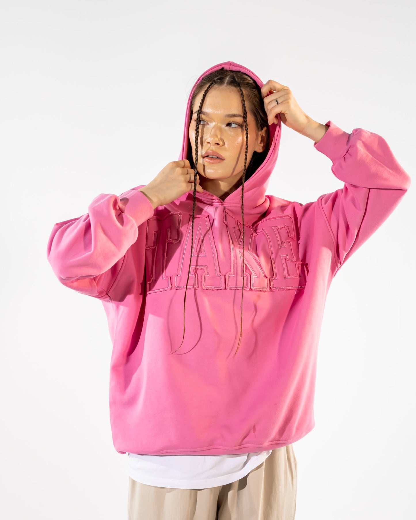 PROMINENT EMBROIDERY HOODIE -FOSHIA