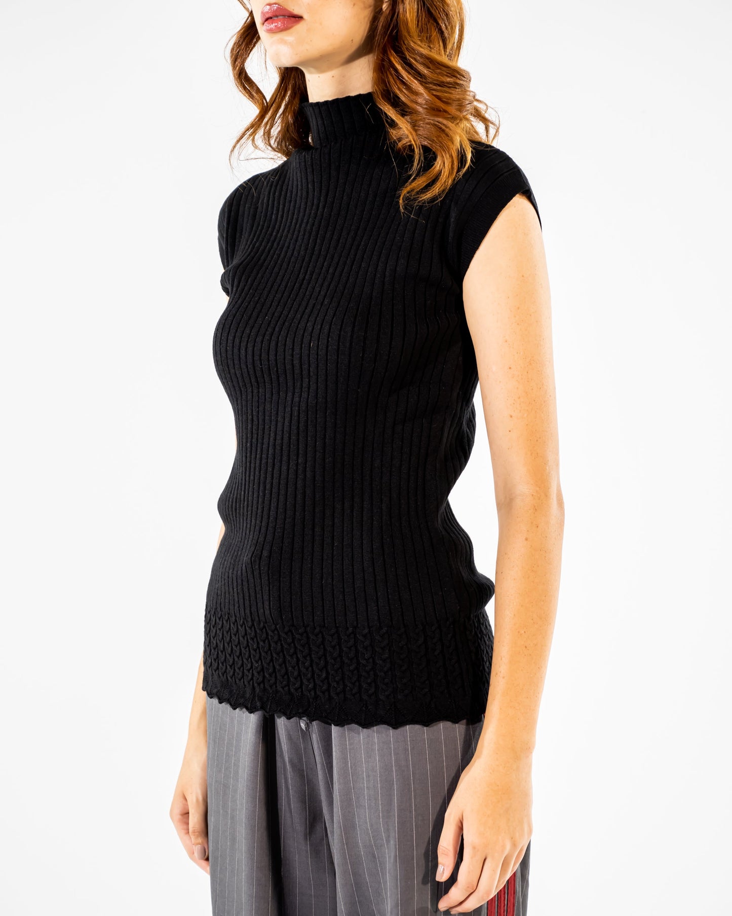 Sleeveless Ribbed Knit Top-BLACK