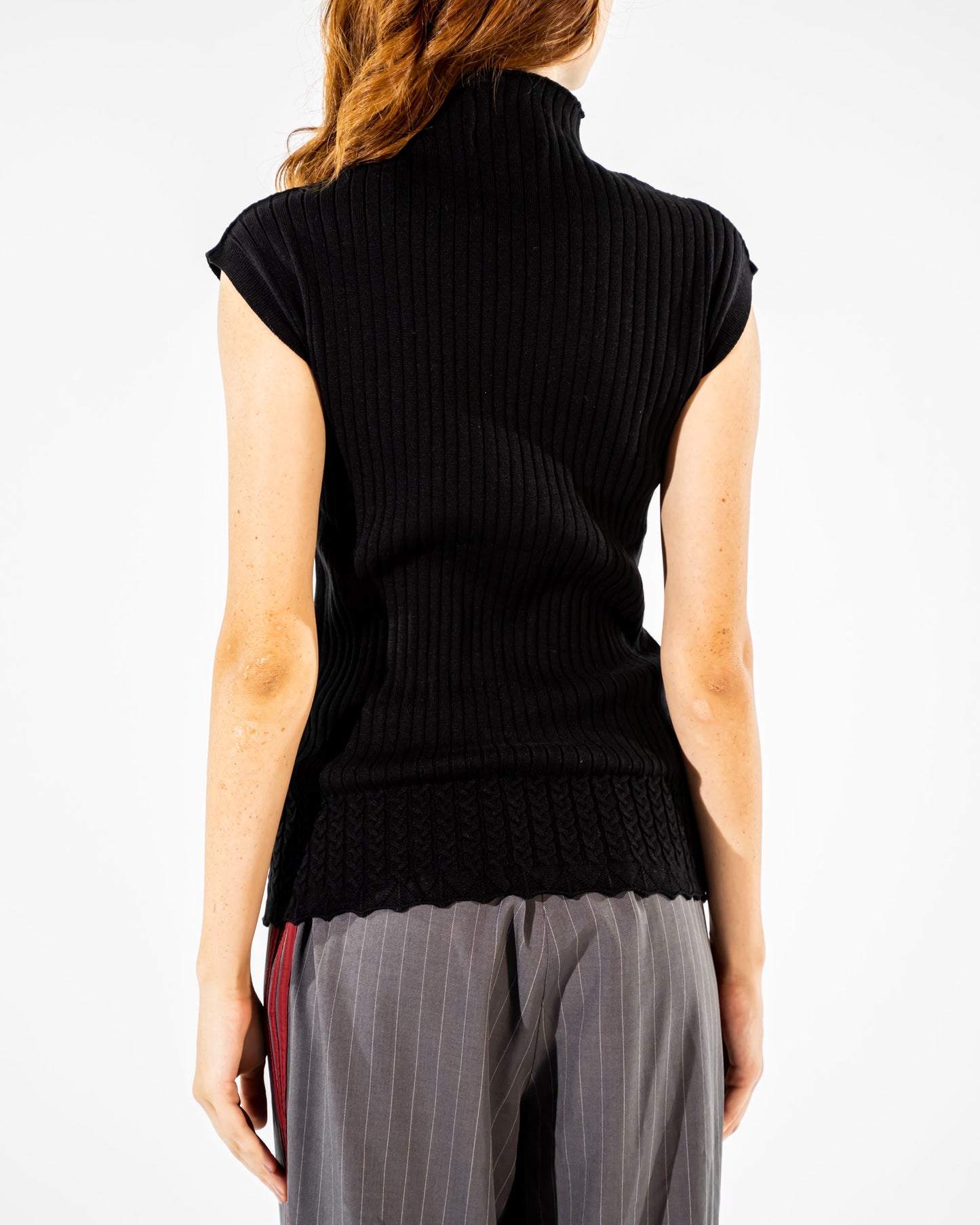 Sleeveless Ribbed Knit Top-BLACK