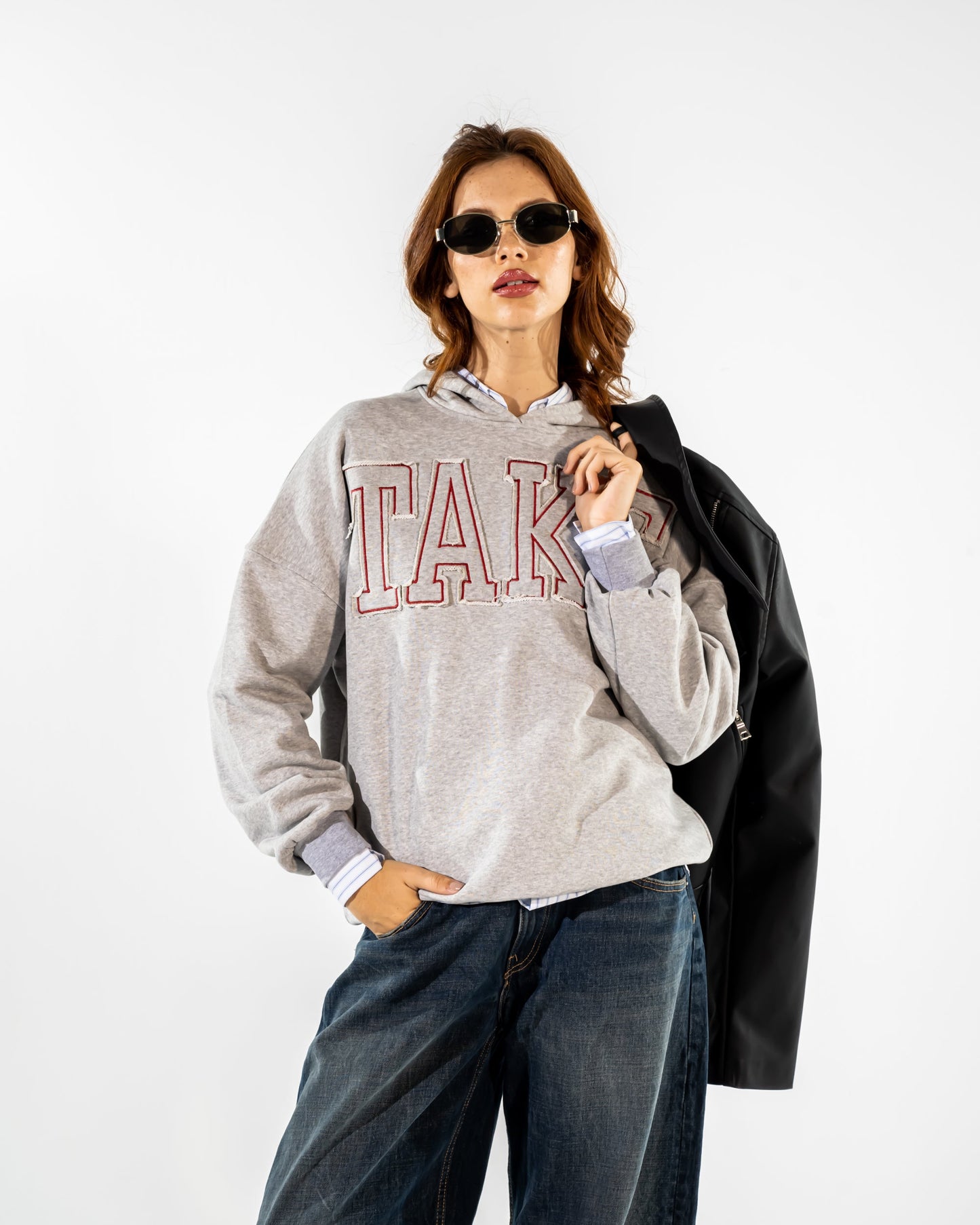 PROMINENT EMBROIDERY HOODIE -GRAY