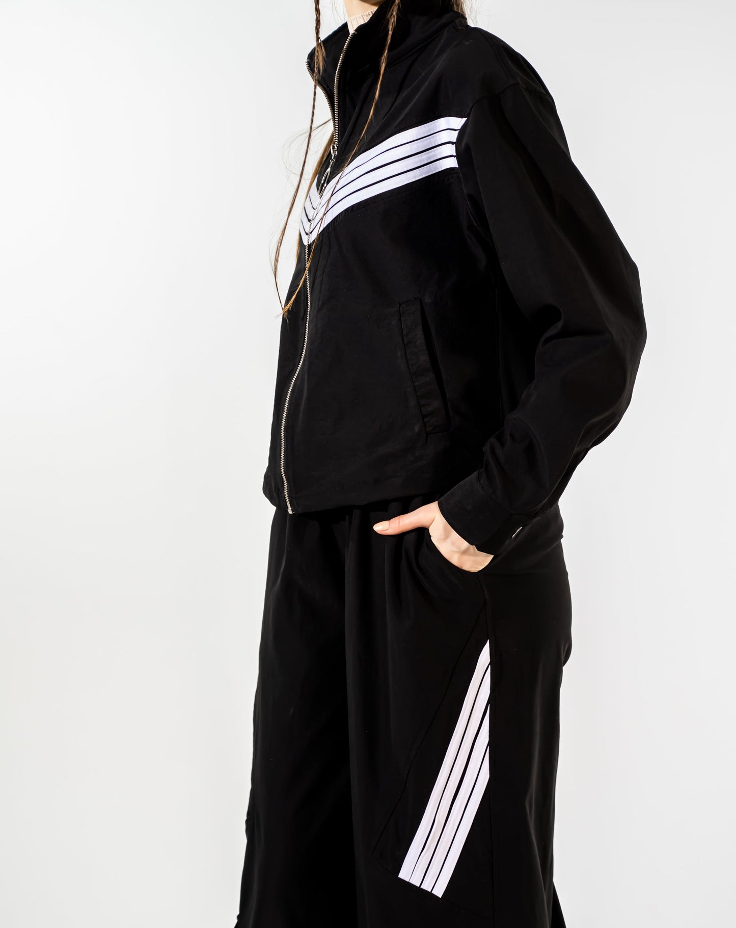 STRIPPED SHORT JACKET -BLACK